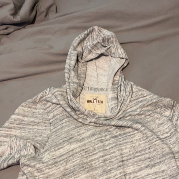 Holllister short sleeve sweatshirt - Picture 2 of 3